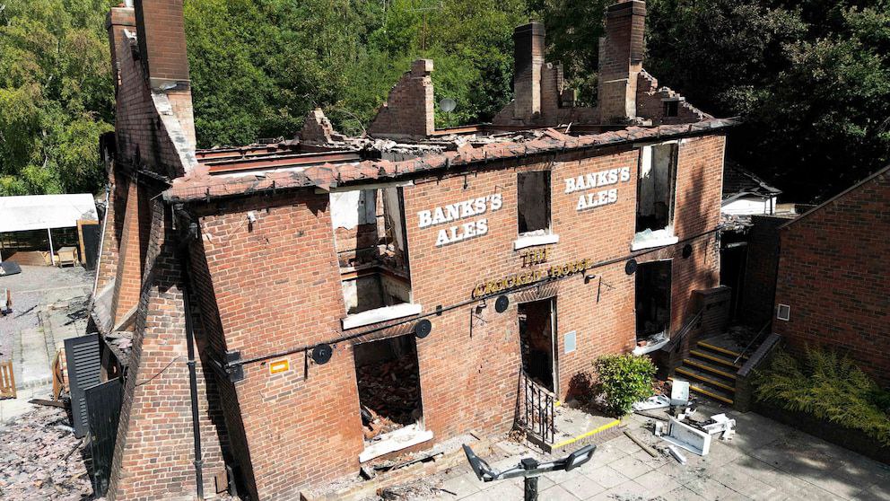 Quirky English Pub Bulldozed After a Fire to Be Rebuilt As IT WAS